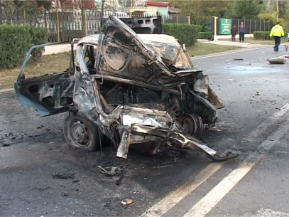 Maşină arsă după un accident rutier, la Constanţa